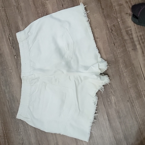 White shorts - Picture 2 of 4